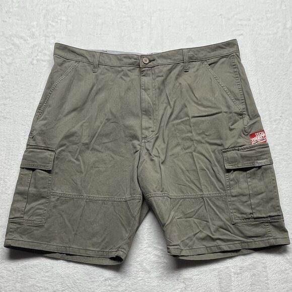 Wrangler Cargo Shorts Men’s Relaxed Fit Tech Pocket Khaki 40 Reg New - Picture 1 of 10